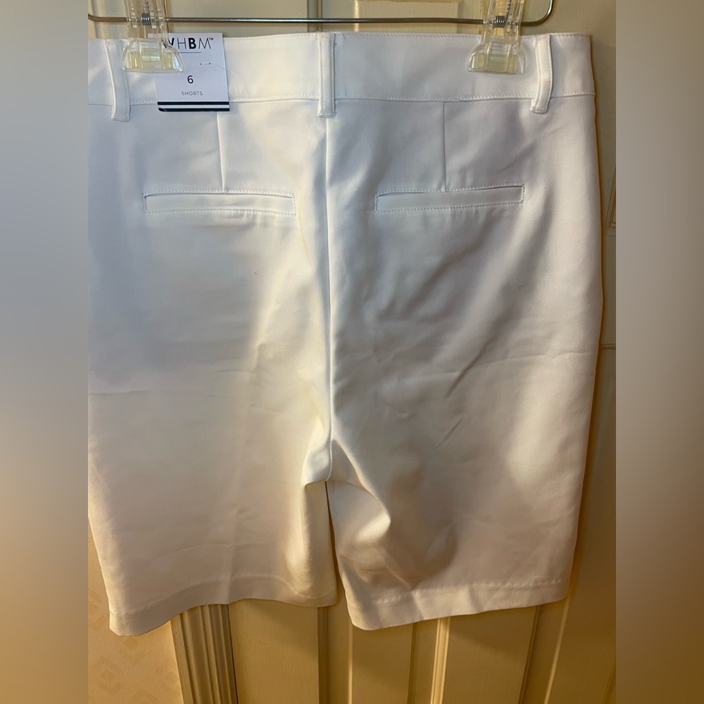 🤍White House 🖤Black Market White Flat Front Shorts Sz 6🖤